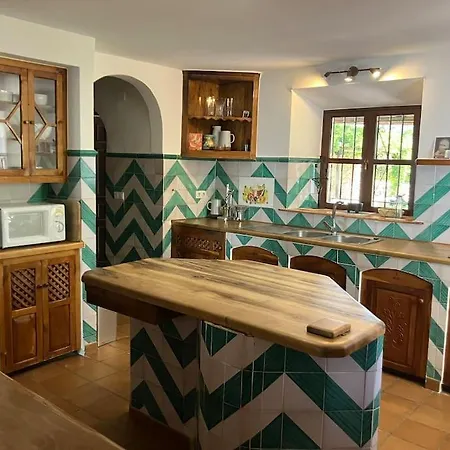 Cortijo Pago Y Benisalte- A Stylish Set Within Beautiful Mountain Views Villa