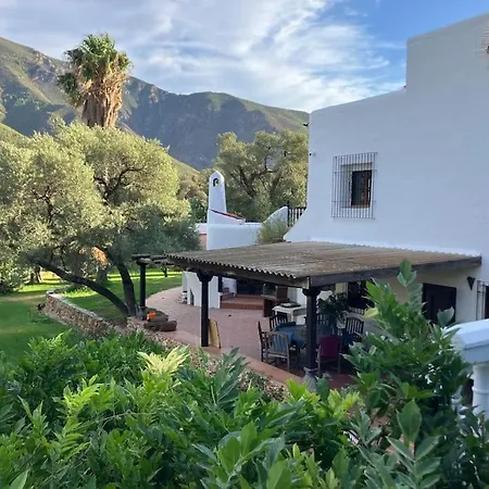Cortijo Pago Y Benisalte- A Stylish Set Within Beautiful Mountain Views