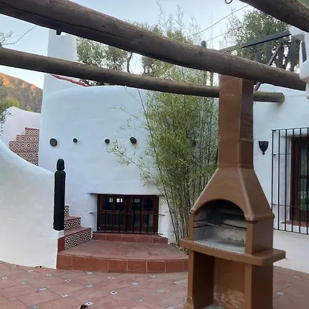 Cortijo Pago Y Benisalte- A Stylish Set Within Beautiful Mountain Views Villa Orgiva