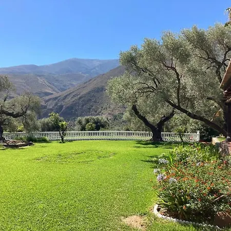 Cortijo Pago Y Benisalte- A Stylish Set Within Beautiful Mountain Views Orgiva