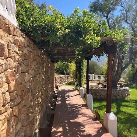 Cortijo Pago Y Benisalte- A Stylish Set Within Beautiful Mountain Views