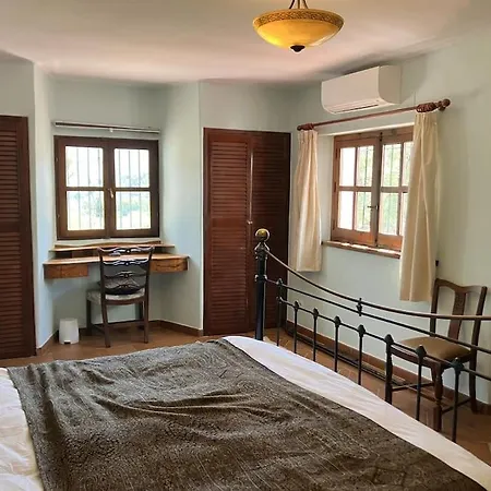 Villa Cortijo Pago Y Benisalte- A Stylish Set Within Beautiful Mountain Views