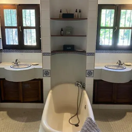 Cortijo Pago Y Benisalte- A Stylish Set Within Beautiful Mountain Views * Orgiva
